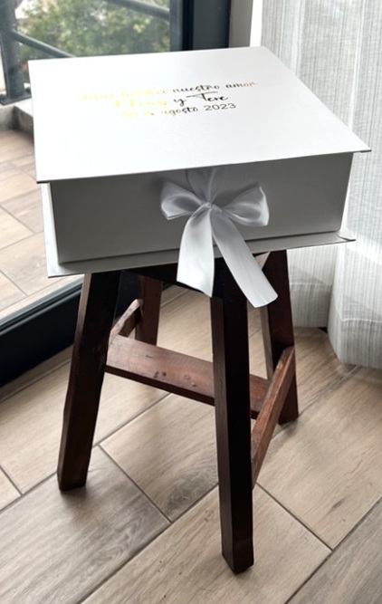 Memory Box blanca personalizada con lazo